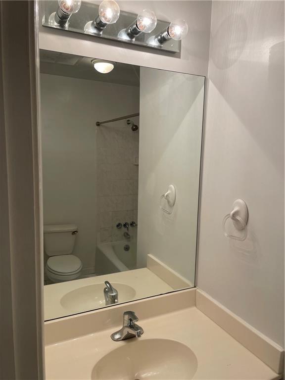 Building Photo - 682 E Morningside Dr NE