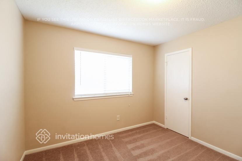 Building Photo - 301 Overland Dr