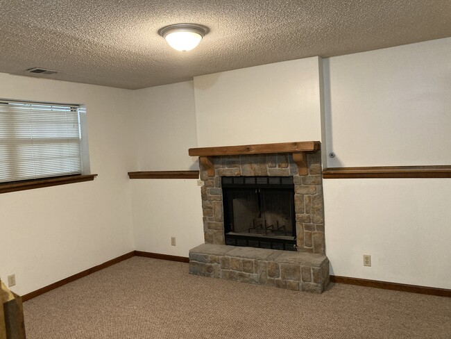 Building Photo - 837 N 89 St