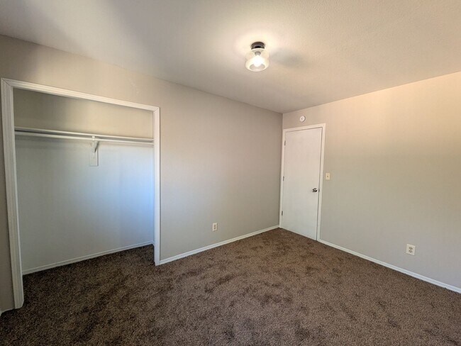 Building Photo - 603 W Routt Ave