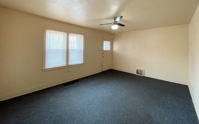 Building Photo - 7 N Elm St