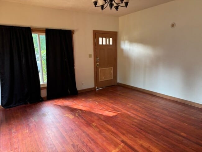 Building Photo - Charming updated Glenwood home with 3 bedr...