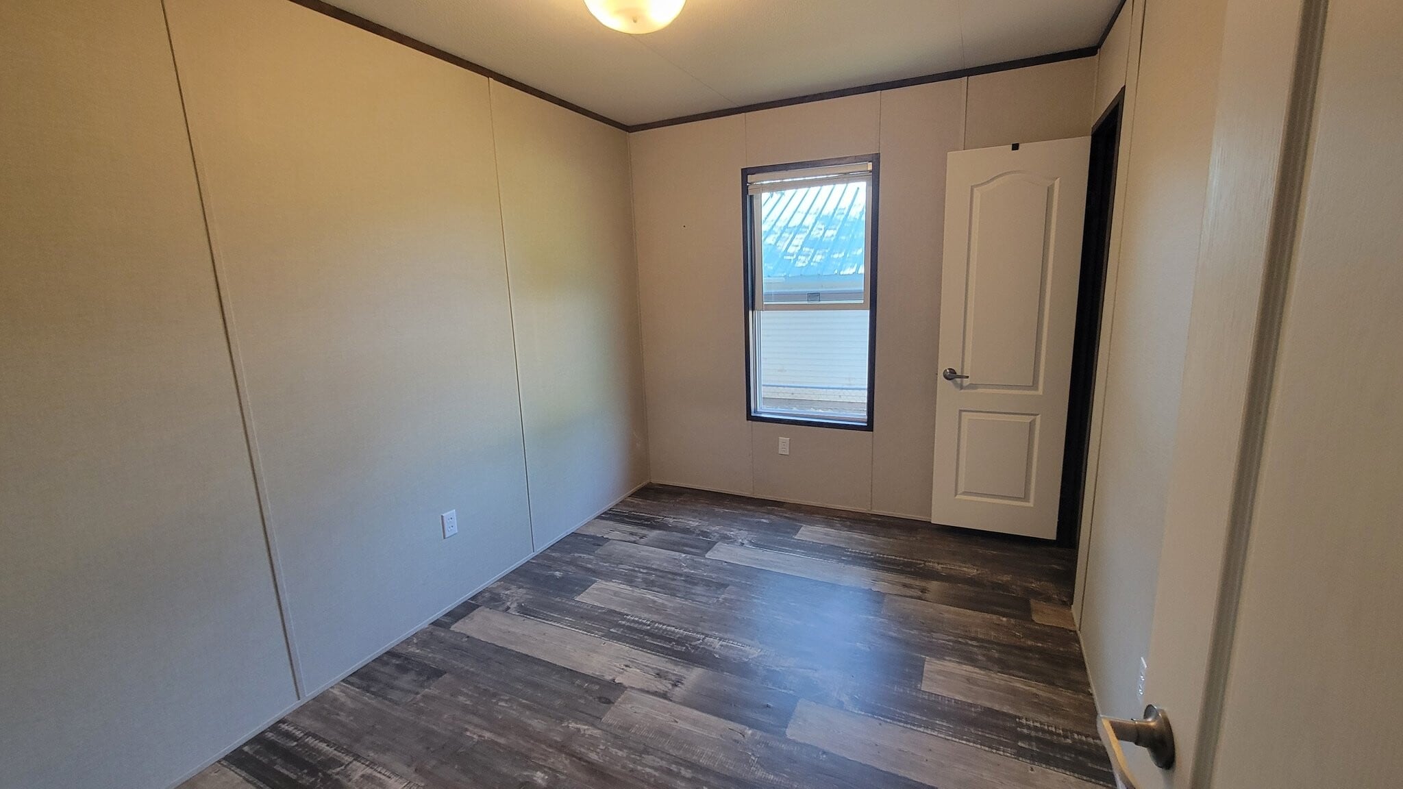 Building Photo - 5527 Lake View Dr