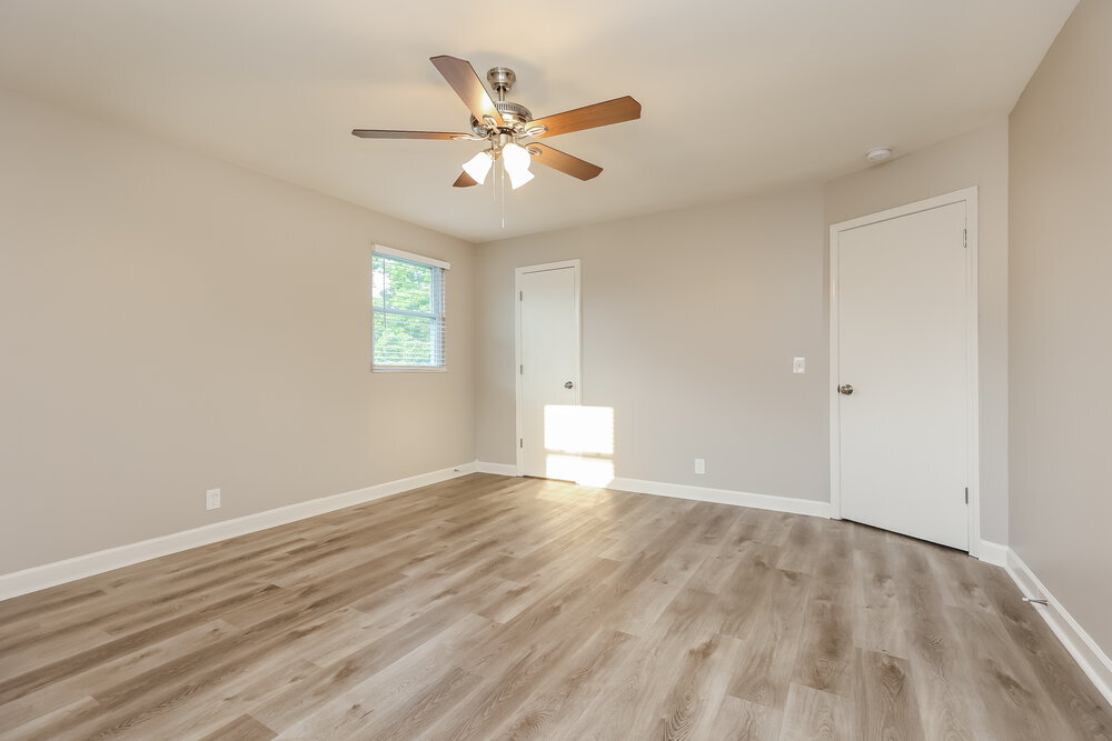 Building Photo - 5173 Roxborough Dr