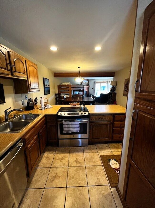 Building Photo - Winter Seasonal Rental- Snowscape 402