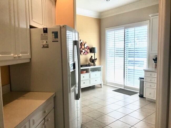 Building Photo - ANNUAL 2/2 + DEN AND HEATED  POOL- ROSEDAL...