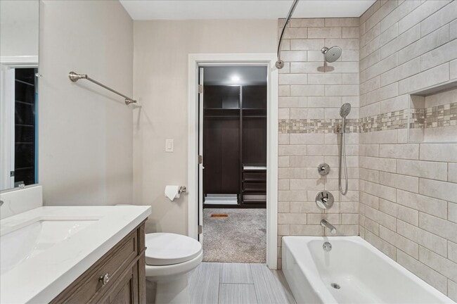 Building Photo - 335 Shadow Bend Dr