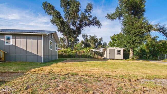 Building Photo - 112 N Gayle Ave