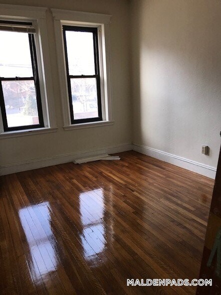 Building Photo - 17-19-19 Washington St S