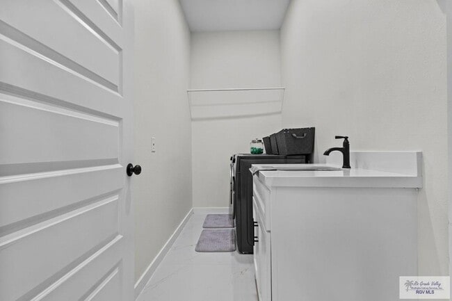 Building Photo - 7425 Lake Havasu