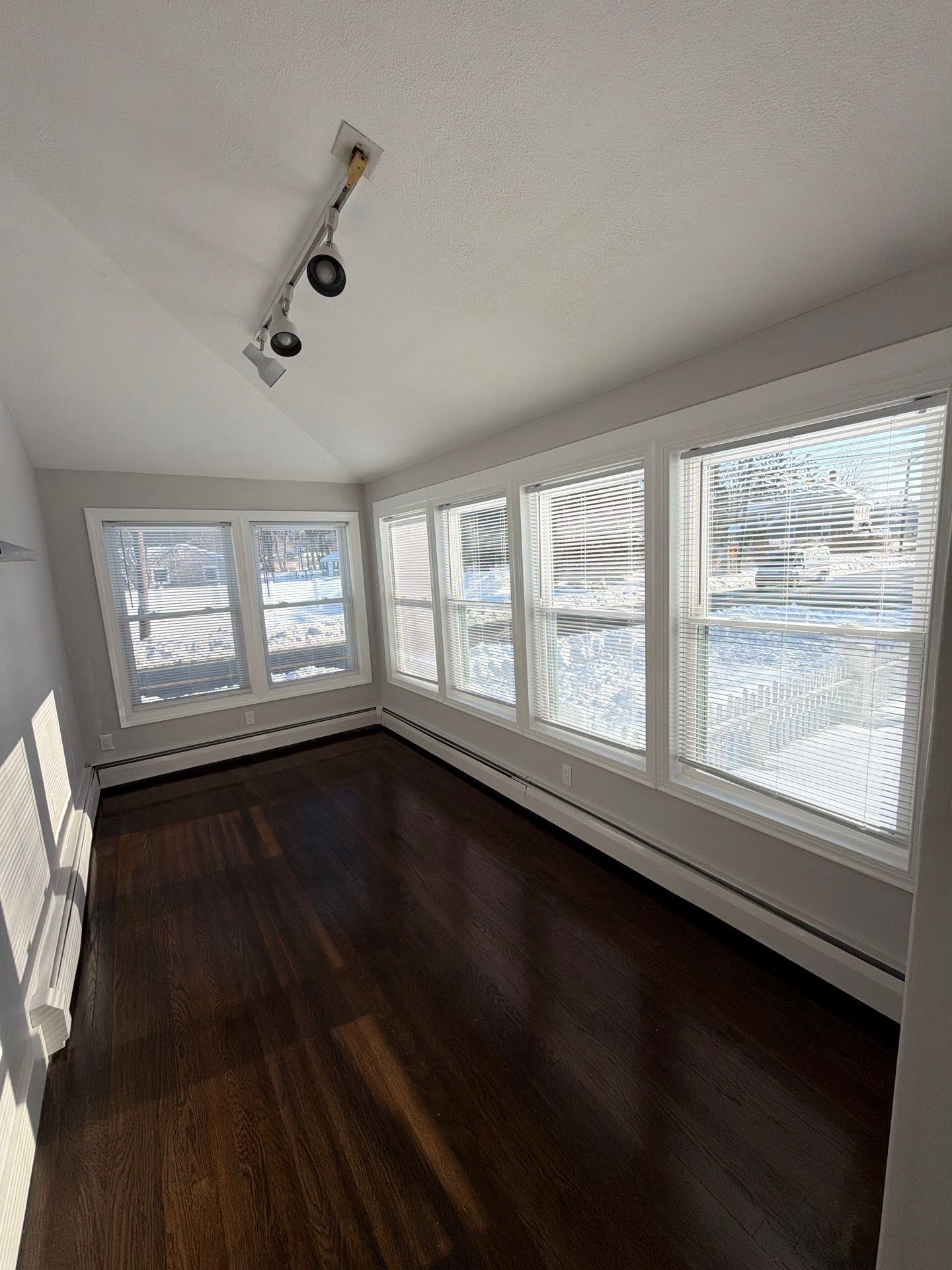 Building Photo - 610 Ives Row