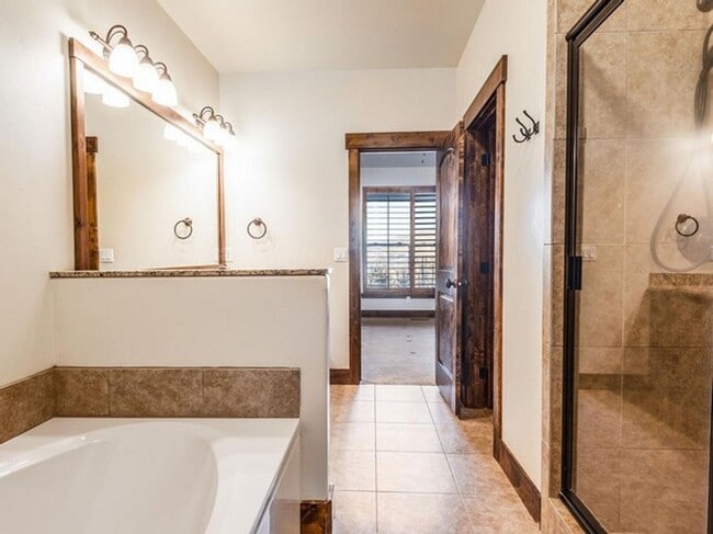 Building Photo - Desirable Black Rock Ridge with Mountain V...