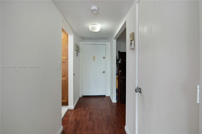 Building Photo - 3731 N Country Club Dr