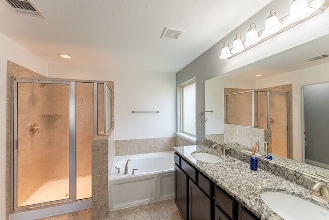 Building Photo - 448 Bottle Brush Dr