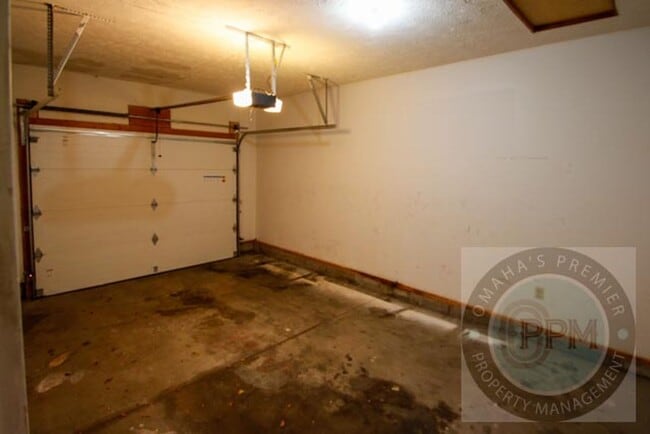 Building Photo - Comfortable 2 Bedroom/ 2 Bathroom Duplex |...