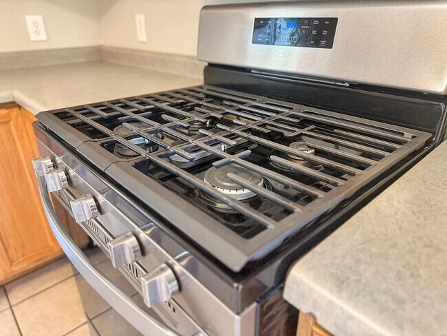 Building Photo - 465 3rd Ave