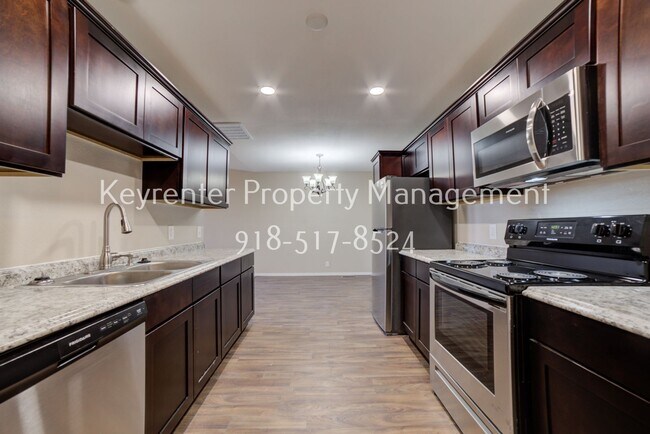 Building Photo - 8041-8041 S 79th E Ave