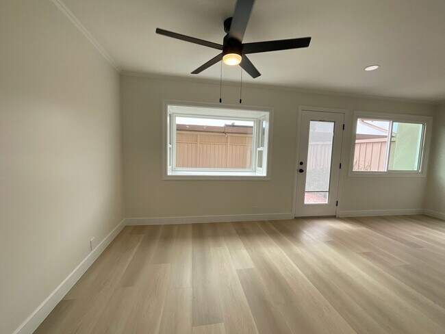 Building Photo - Villa Pacific: Remodeled 2 Bedroom 1.5 Bath Attached Townhouse,