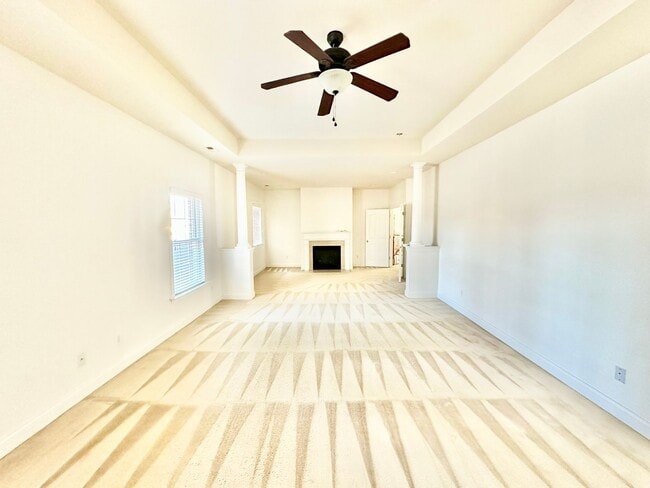 Building Photo - 715 Fairway Point Dr