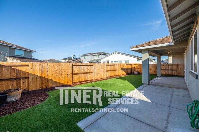 Building Photo - 4224 Roanne Wy