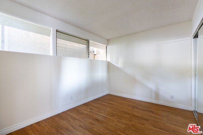 Building Photo - 11131 Rose Ave