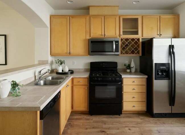 Building Photo - 2-Bedroom Beaverton Condo with Private En-Suite Bathrooms, Open Floor Plan, Private Balcony & Att...