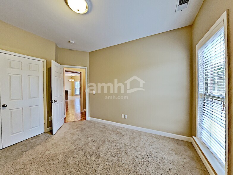 Building Photo - 165 Bland Dr
