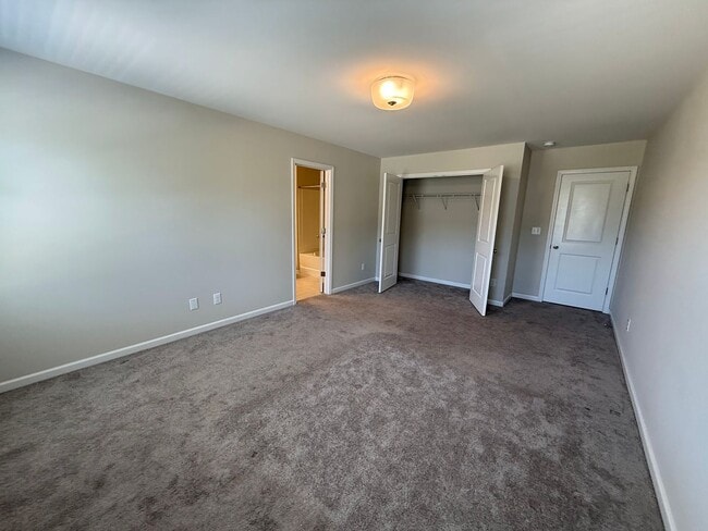 Building Photo - Updated 3 Bedroom Townhome with Harrisburg Schools