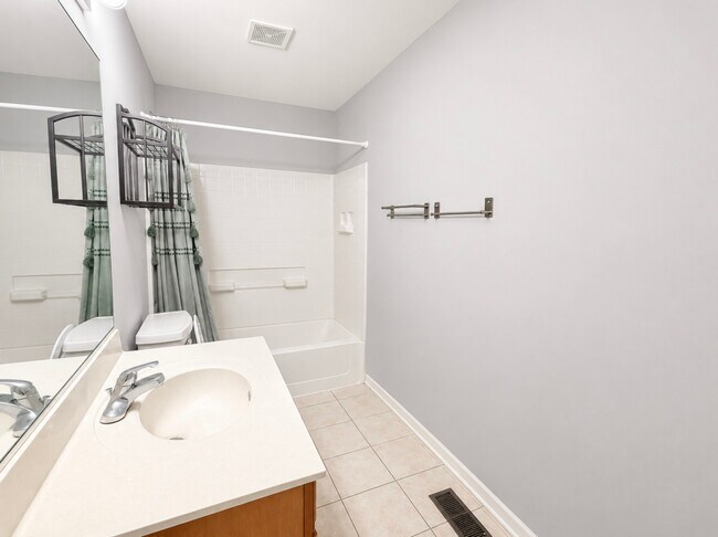 Building Photo - 3131 Saganashkee Ln