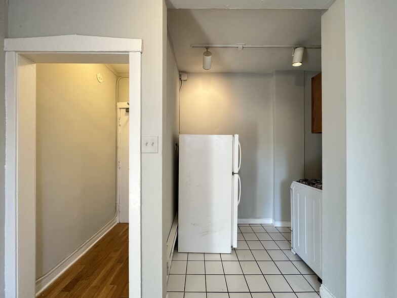 Building Photo - 457 W Melrose