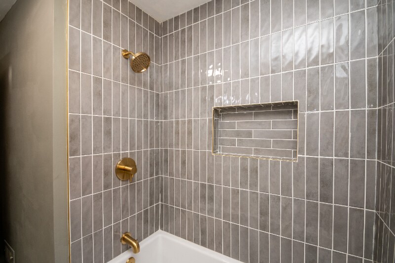 Building Photo - 418 N Trivoli Rd