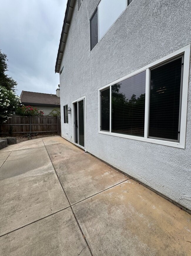 Building Photo - Spacious Solar-Powered 4-Bedroom, 3-Bath Home with Vaulted Ceilings & Tons of Storage! SEE VIDEO