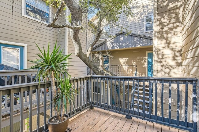 Building Photo - 6700 Cooper Ln