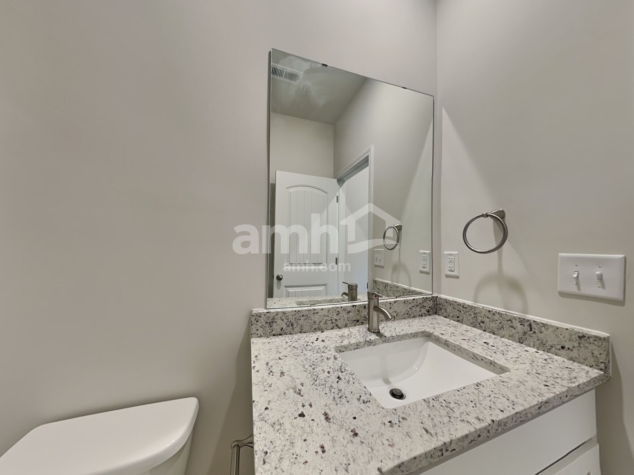 Building Photo - 3232 Emberly Dr