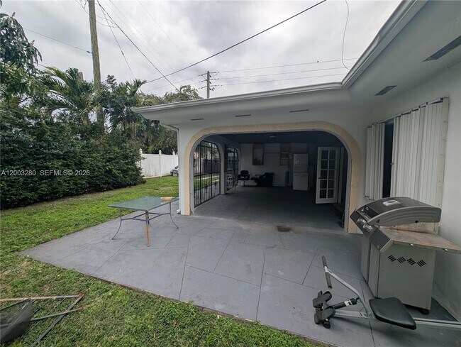 Building Photo - 1900 NE 186th Dr