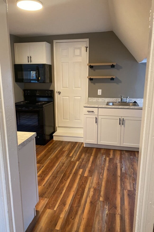 Building Photo - The Phoenixville Lofts-Upgraded Studio/1 b...