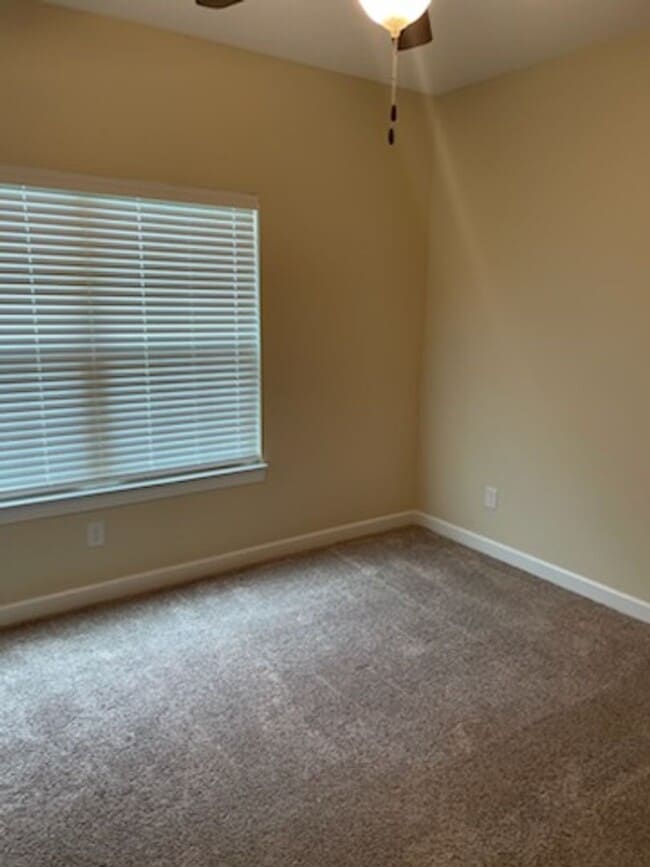 Building Photo - GORGEOUS TOWNHOME