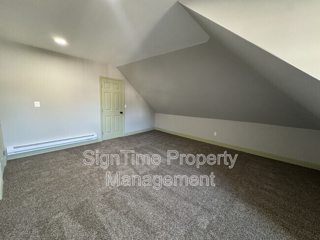 Building Photo - 25 Wayside Ave