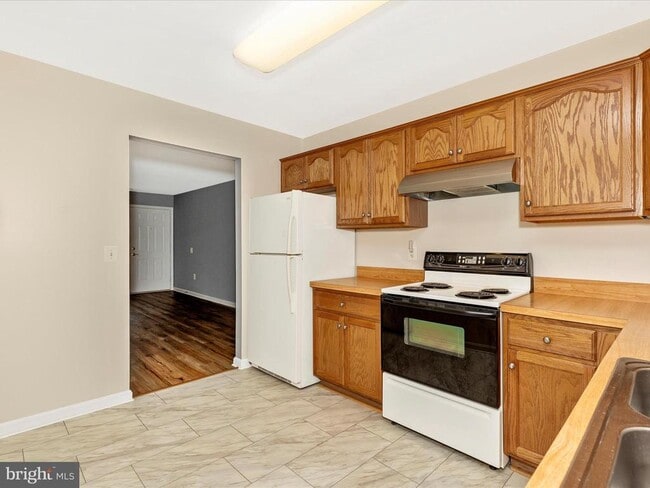 Building Photo - 1111 Jousting Way