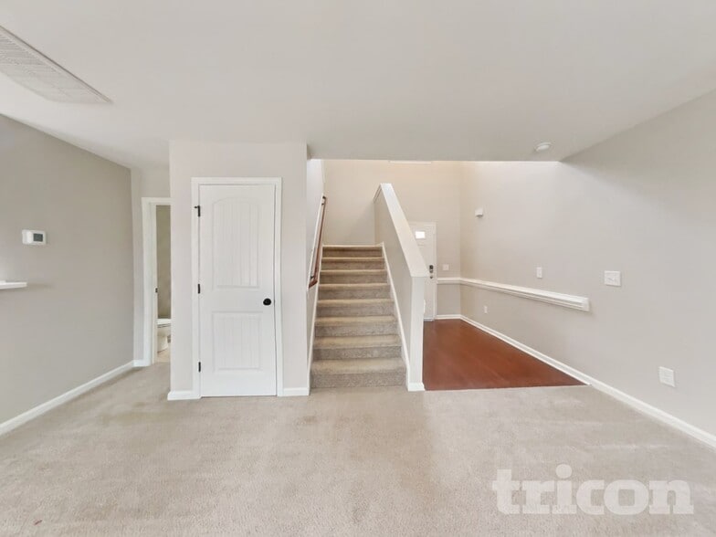 Building Photo - 31 Burr Oak Cir