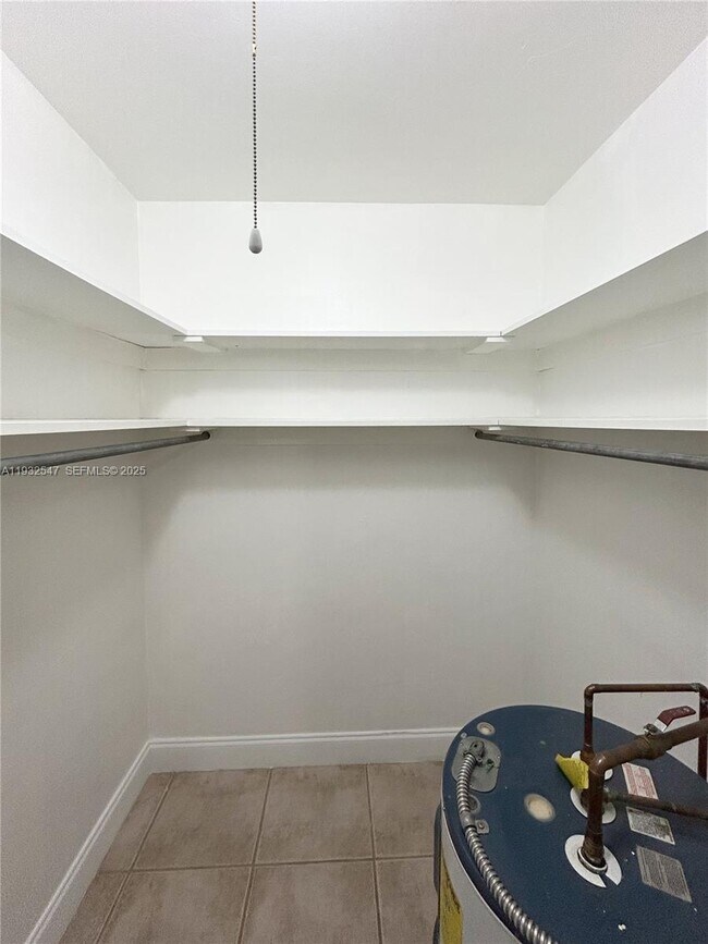 Building Photo - 715 NE 6th St