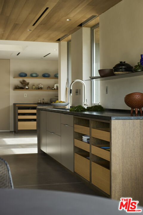 Building Photo - 5927 Busch Dr