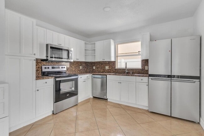 Building Photo - 2113 Jessa Dr