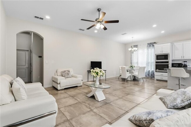 Building Photo - 19 Escondido Pass