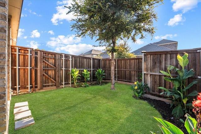 Building Photo - 2145 Barx Dr