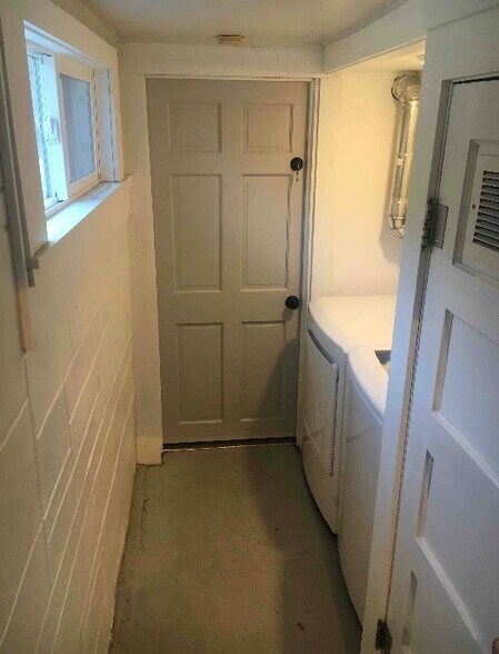 Building Photo - 212 Teller Ave