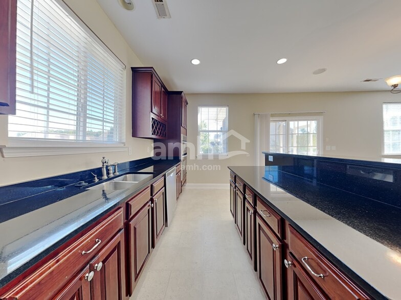 Building Photo - 203 Reedy River Ct