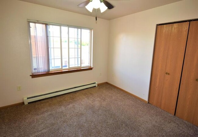 Building Photo - Large 3 Bedroom-White Lake