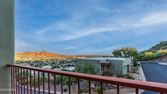 Building Photo - 44 W Foothill Dr