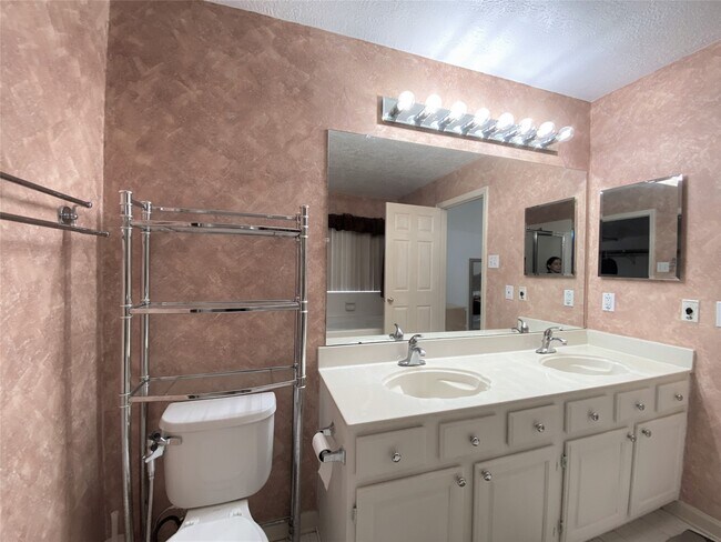 Building Photo - 6918 Springcrest Ct